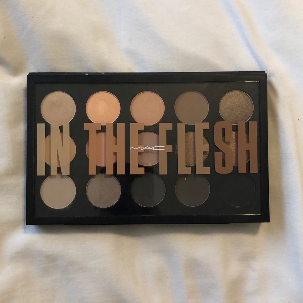 MAC in the flesh eyeshadow palette